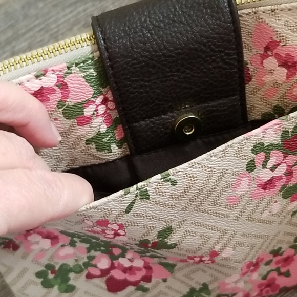 Liz Claborne Floral Crossbody Purse - Picture 6 of 11